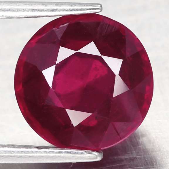 Gorgeous deep red 3.28ct Ruby solitaire