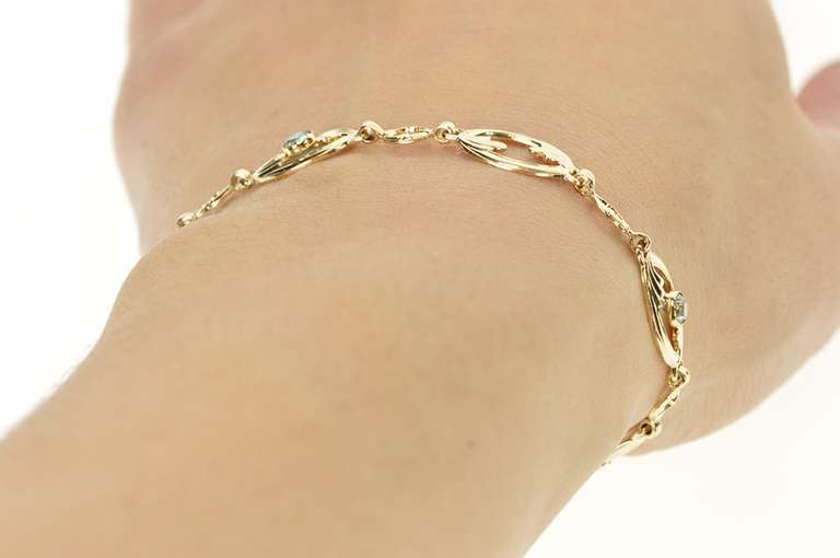 10K Yellow Gold Blue Topaz Wave Oval Design Statement Chain Bracelet