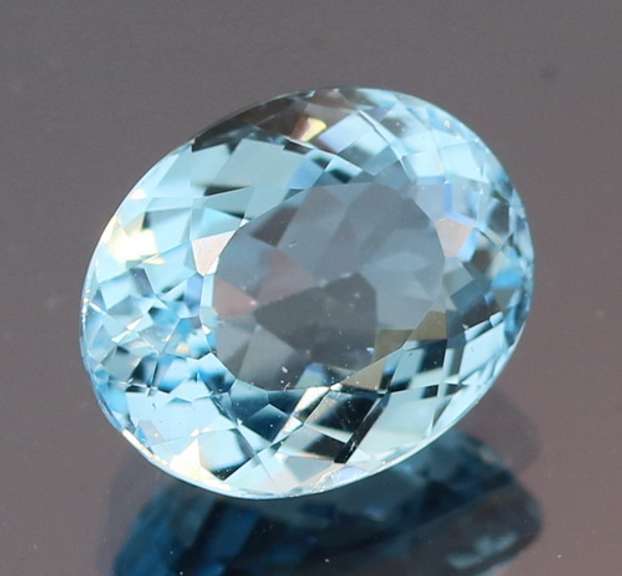 Brilliant 6.86ct oval cut Topaz center stone