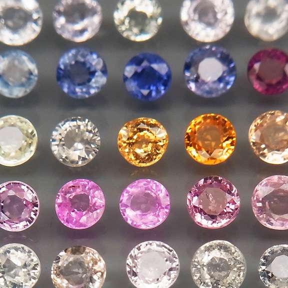 Simply stunning 4.99ct heated only Sapphire set