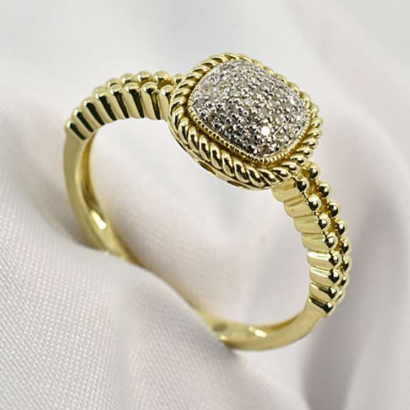 Dazzling Pavé Diamond Ring in 14 K Yellow Gold