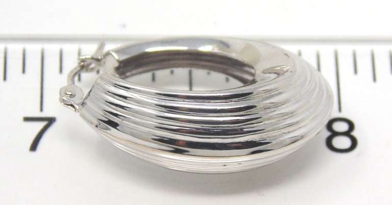 Beautiful White Gold Oval Ribbed Hoop Earrings