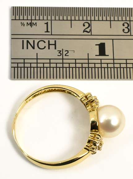 Tasteful Pearl and Diamond Ring