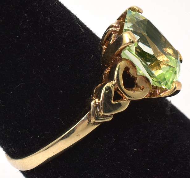 Playful Green Stone Ring in Yellow Gold