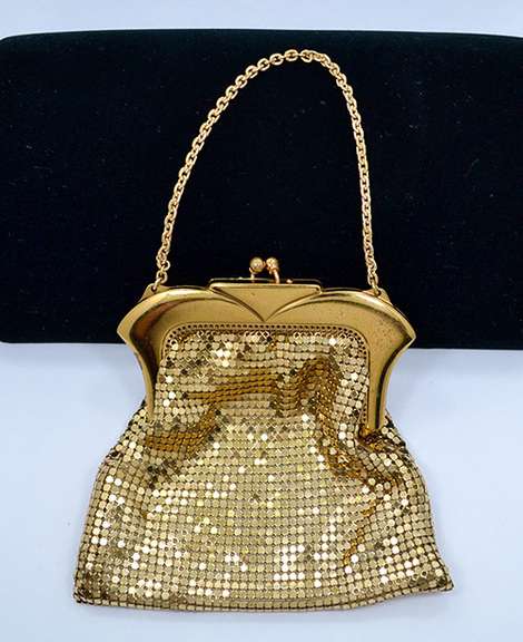 Mid Century Whiting & Davis Co. Gold Tone Mesh Wristlet Clutch
