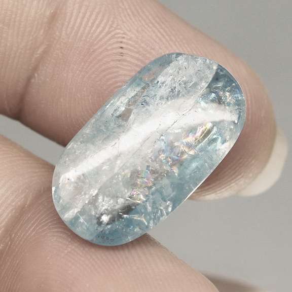 Uniquely picturesque 15.20ct Aquamarine cabochon