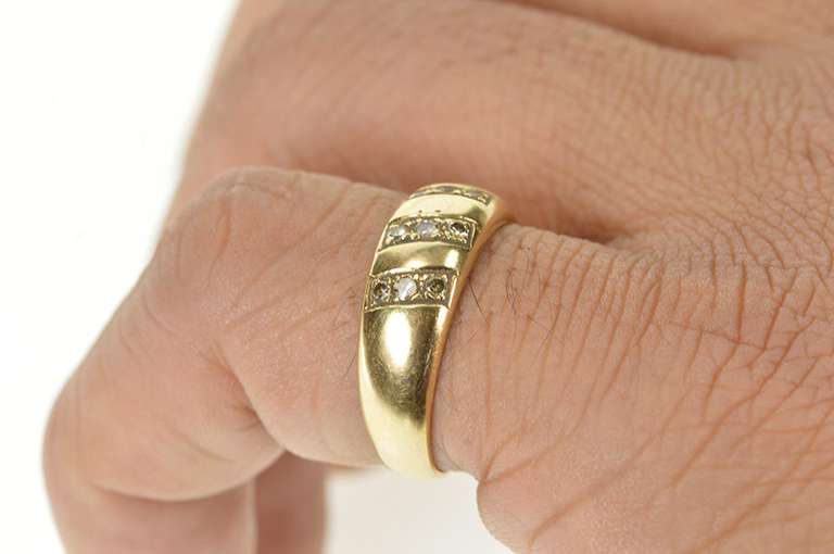 14K Yellow Gold Grooved Rounded Diamond Men's Wedding Band Ring