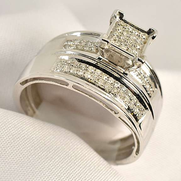 Sweet White Gold & Diamond Ring Set