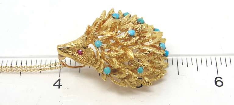 Whimsical 18kt YG Vintage Turquoise Porcupine Pendant