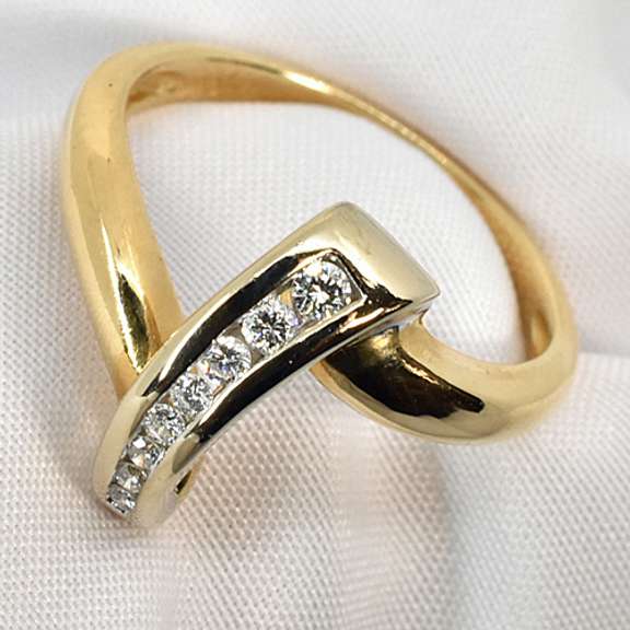 Sparkly Tapered Row of Diamonds Ring