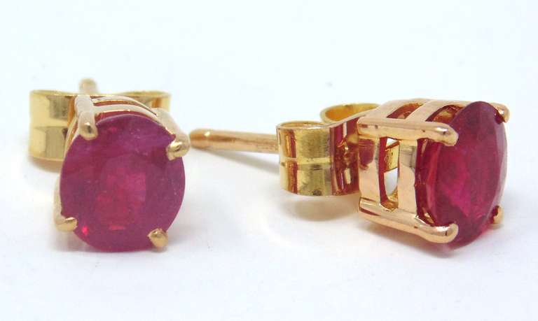 Nice 18kt Flux Ruby Stud Earrings