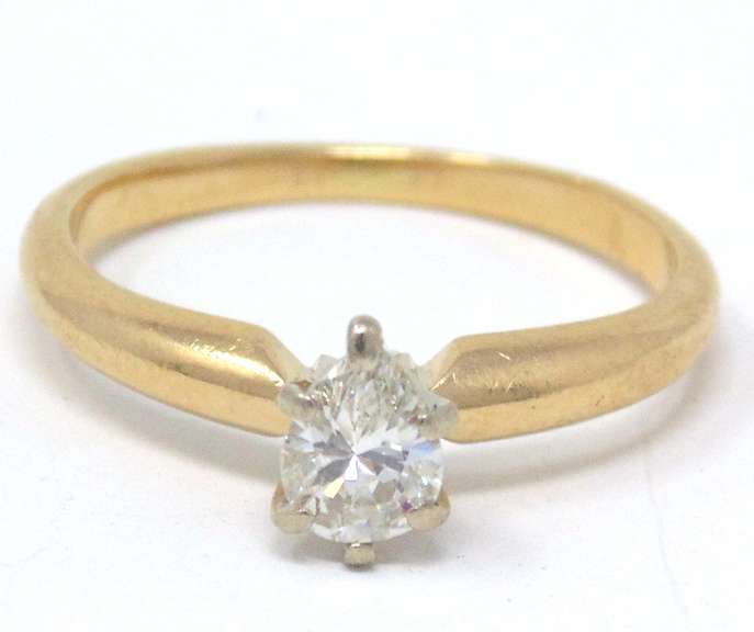 Fantastic Solitaire Pear Diamond Ring