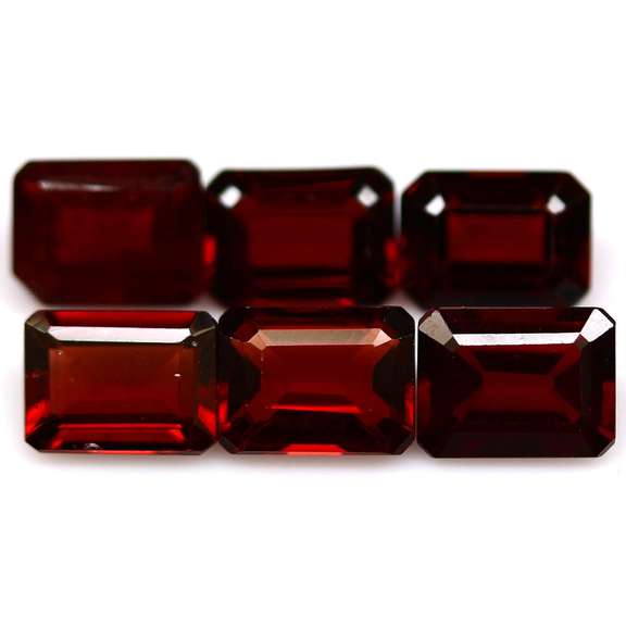 Heavy 11.89ct untreated emerald cut Garnet set