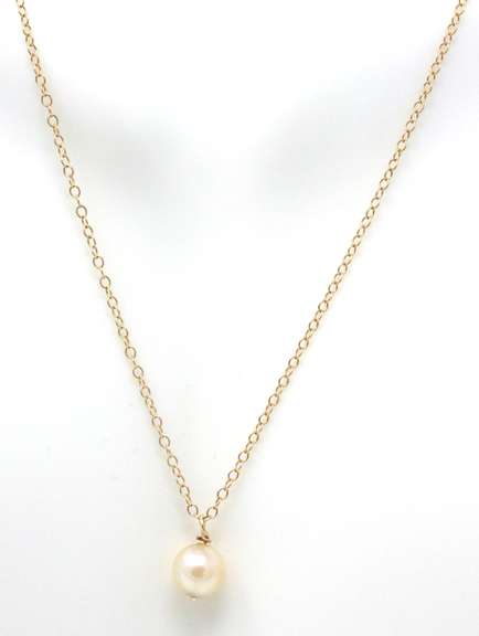 Simple Pearl Pendant on Chain