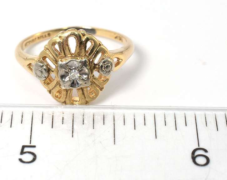 Vintage Diamond Accent Ring in 14KT Yellow Gold
