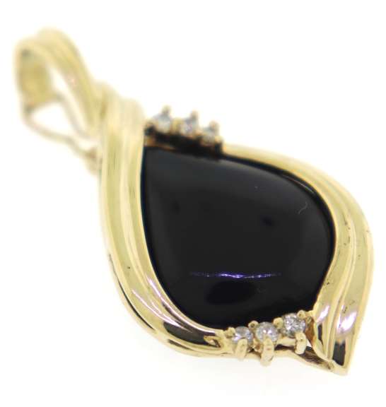 Fantastic Black Onyx Yellow Gold Pendant
