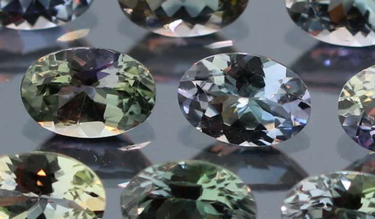 Stunning 6.07ct multi-color Tanzanite set