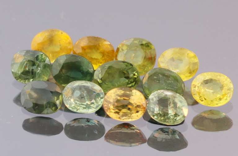 Glittering 6.69ct green and gold Sapphire set