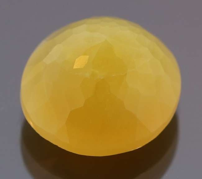 Fantastic blonde caramel 10.43ct untreated Opal