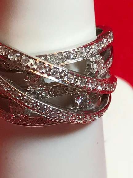 LADIES OVERLAP DIAMOND BURST RING. 14K WHITE GOLD