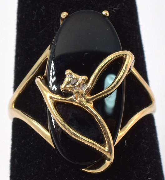 Beautiful Onyx & Diamond Accent Ring in Yellow Gold
