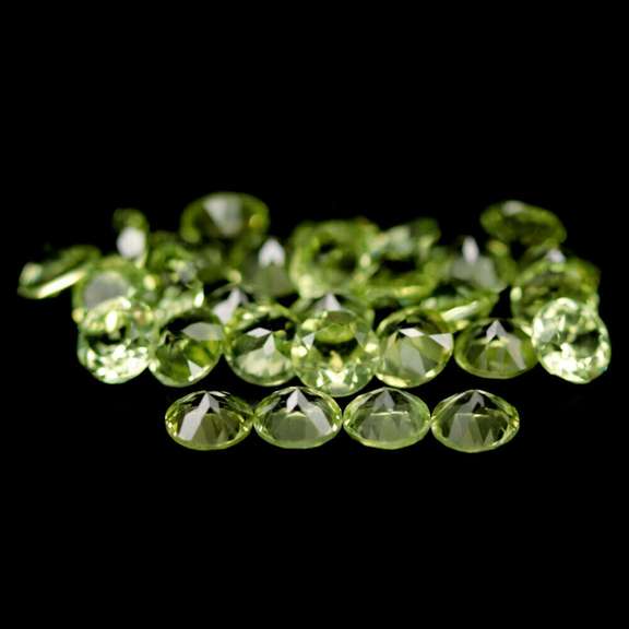 Brilliant 5.22ct set of matched diamond cut Peridot