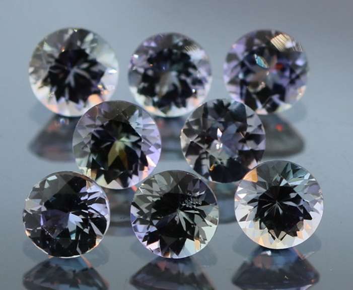 Gorgeous 4.20ct multi-color Tanzanite set