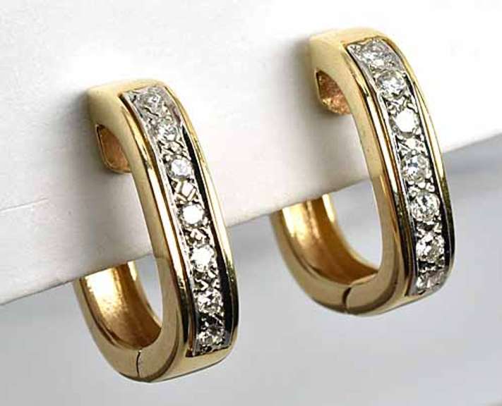 Huggy Syle Diamond Earrings
