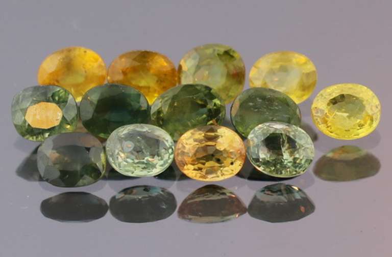 Glittering 6.69ct green and gold Sapphire set