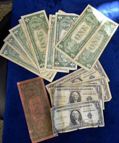 Estate Lot Of 1 Dollar Silver Certificates  17 Total