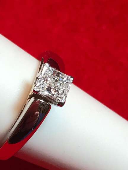 18K WHITE GOLD LADIES PRINCESS CUT DIAMOND SOLITAIRE RING