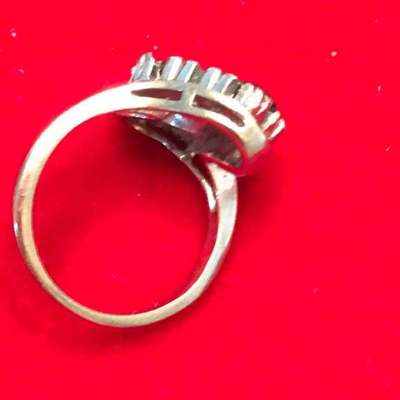 14K WHITE GOLD LADIES ANTIQUE DIAMOND AND SAPPHIRE RING