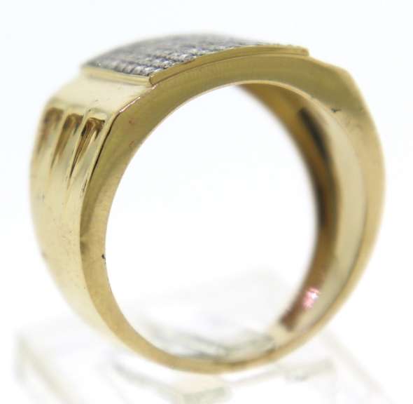 Gent's Yellow Gold Diamond Ring