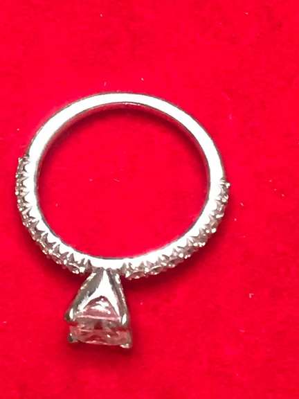 LADIES 14K WHITE GOLD RING WITH  1.25 CARAT OF DIAMONDS