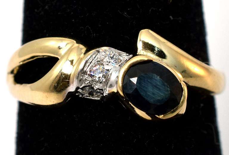 Free-Form Sapphire Ring in 14KT Yellow Gold