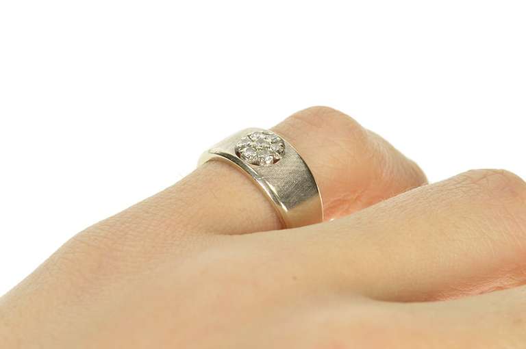 14K White Gold Round Diamond Cluster Retro Textured Band Ring