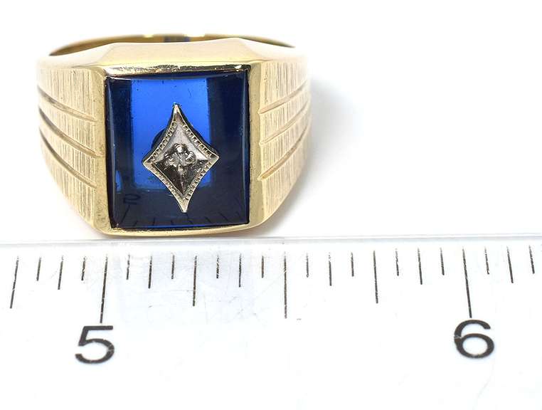 Bold Spinel & Diamond Ring in Yellow Gold