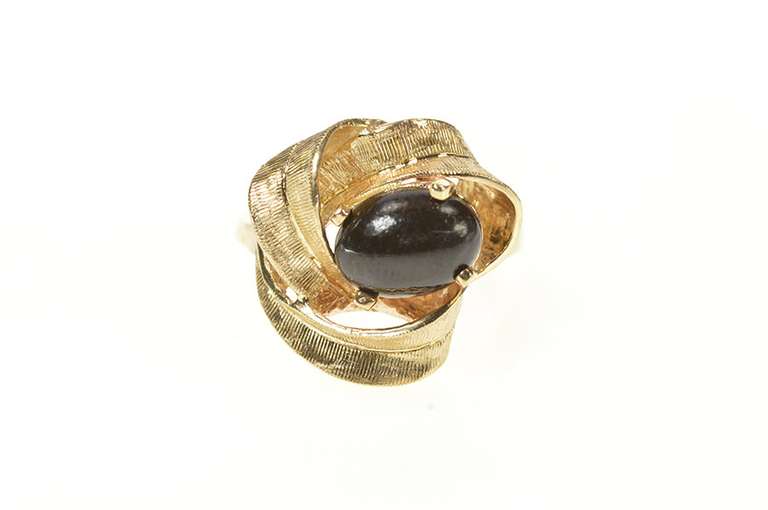 14K Yellow Gold Oval Black Onyx 1960's Leaf Cluster Cocktail Ring