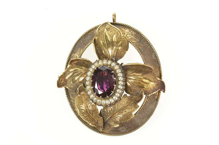 10K Yellow Gold Victorian Amethyst Pearl Etched Leaf Pendant/Pin