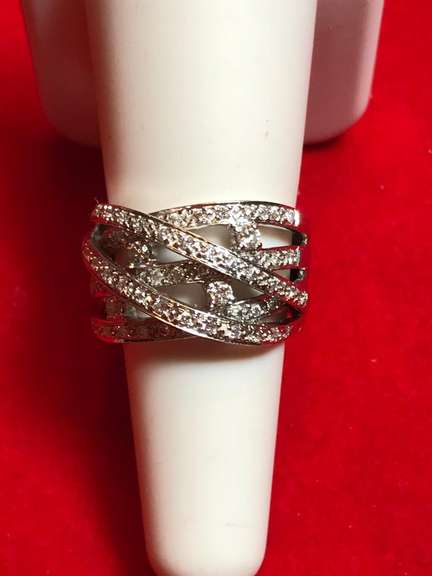 LADIES OVERLAP DIAMOND BURST RING. 14K WHITE GOLD