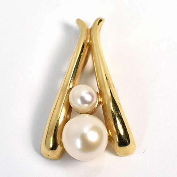 Practical Double Pearl Pendant