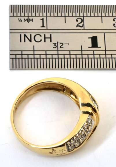 Flashy Baguette & Round Diamond Ring