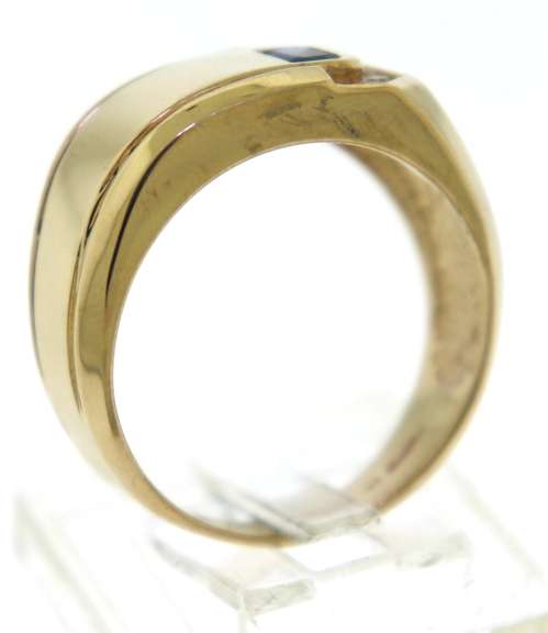 Gent's Diamond and Sapphire Yellow Gold Ring