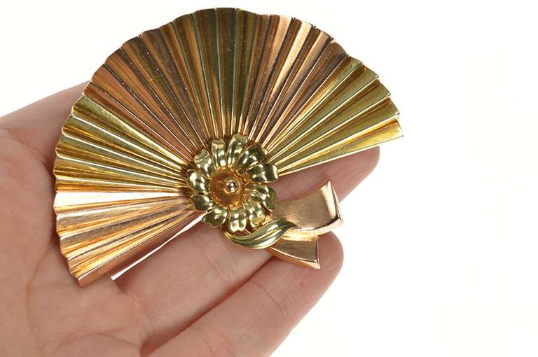 14K Yellow Gold Art Deco Two Tone Pleated Fan Floral Bow Pendant