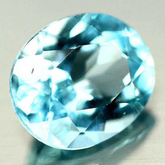 Brilliant 6.52ct oval cut Topaz center stone