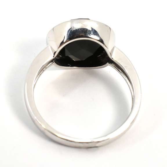 Fashionable Black Agate Ring in 14K White Gold