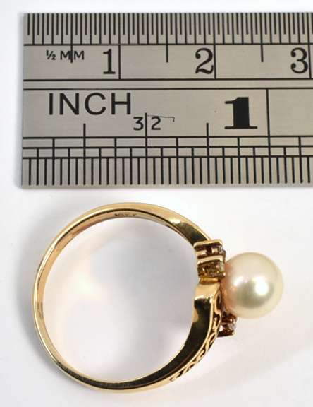 Feminine Pearl Ring