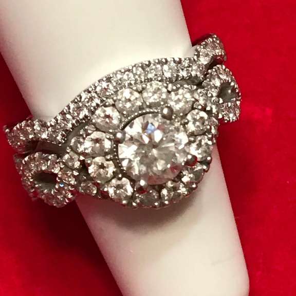 14 KT WHITE GOLD NEIL LANE DIAMOND WEDDING SET.