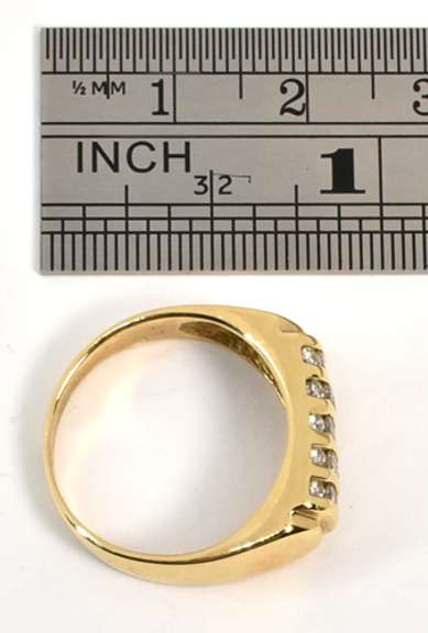 Fashionable Diamond Ring