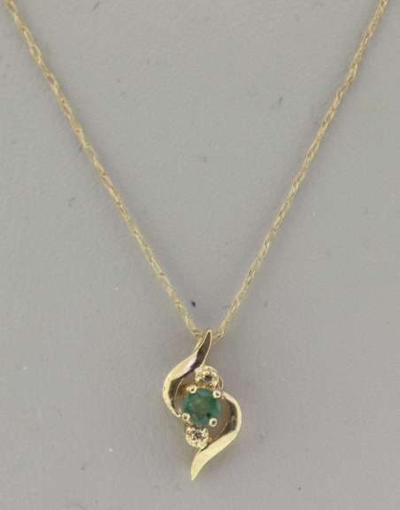 Fabulous Set of Emerald Necklace and Earrings